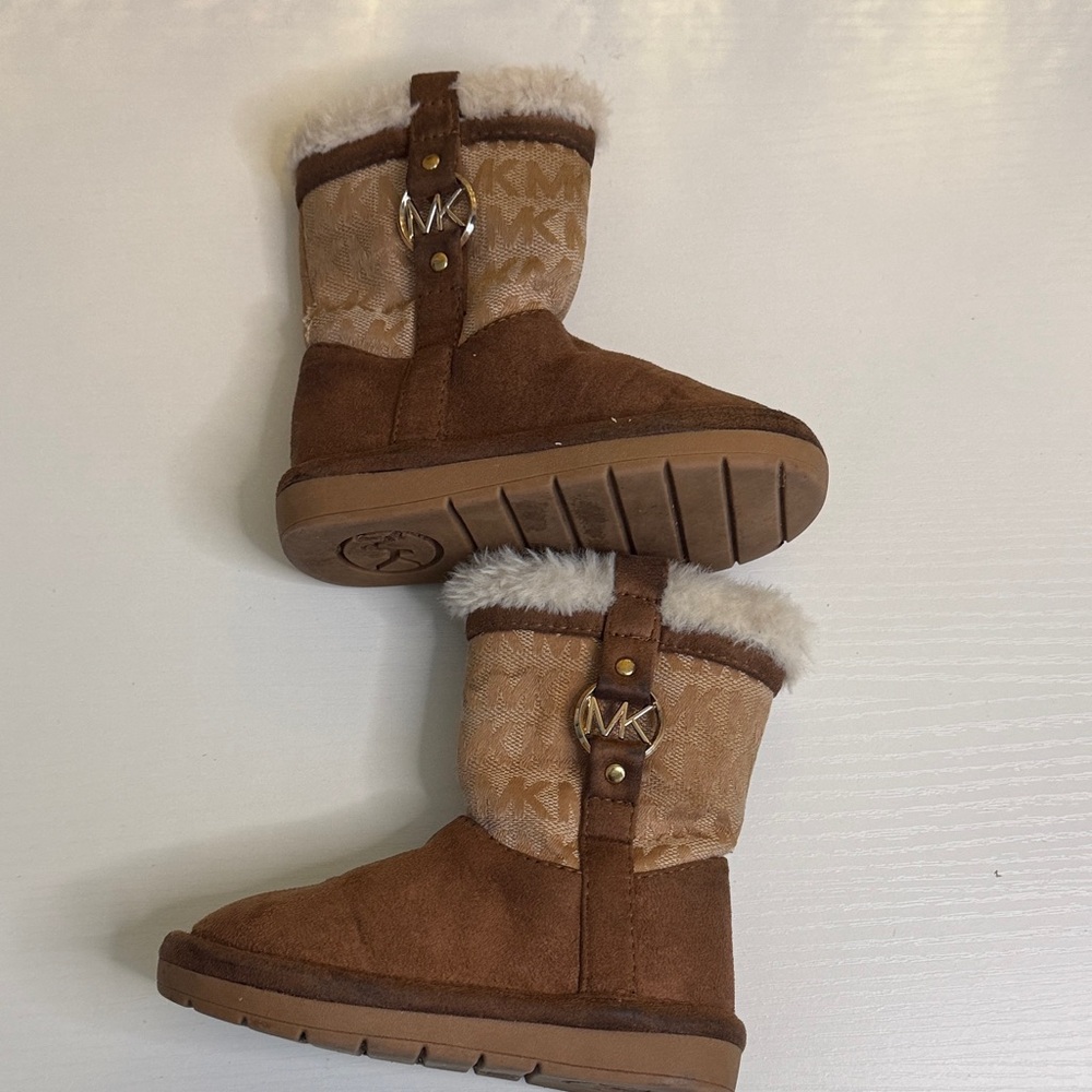 Michael Kors Yancy girl Toddler Suede Boots with Cream Fur - Picture 9 of 11